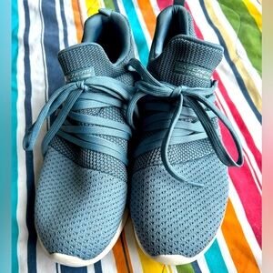 Sketchers memory foam sneakers